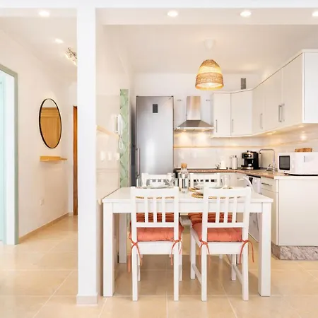 Profithome-punta Larga * Канделария